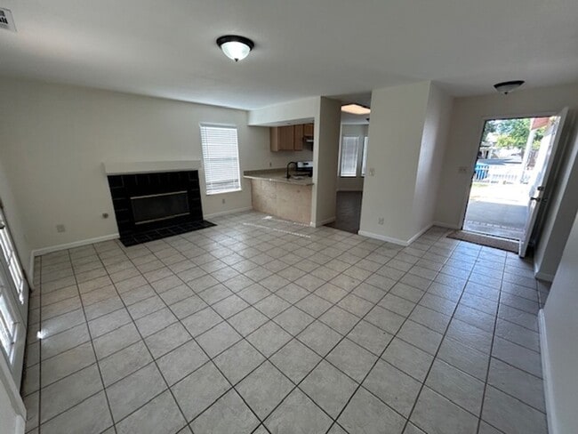 Building Photo - Newly Remodeled