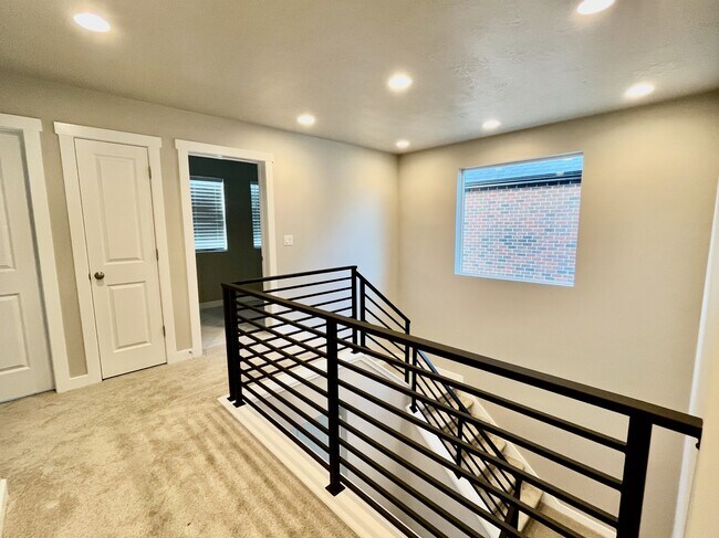 Building Photo - 5072 Elmfield Wy