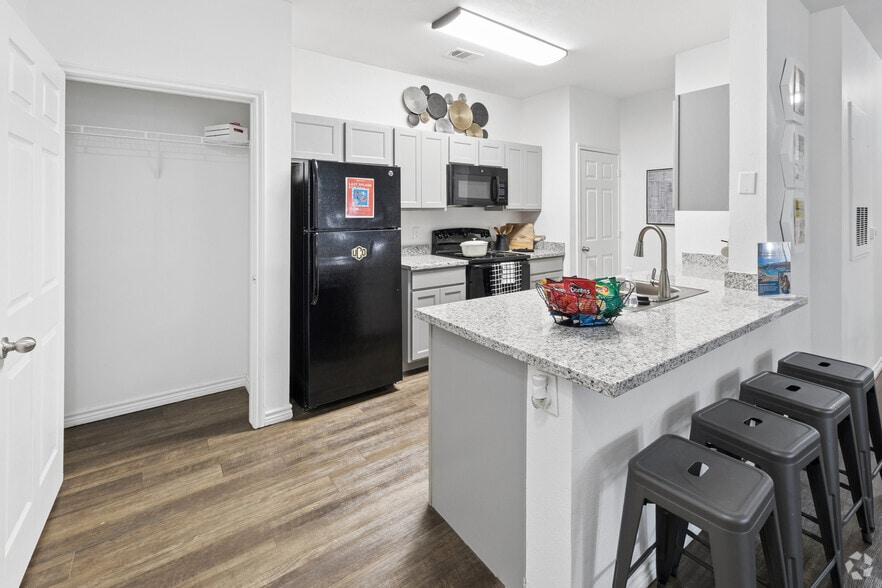 4BR, 4BA - 1,333SF - Kitchen - Rendezvous