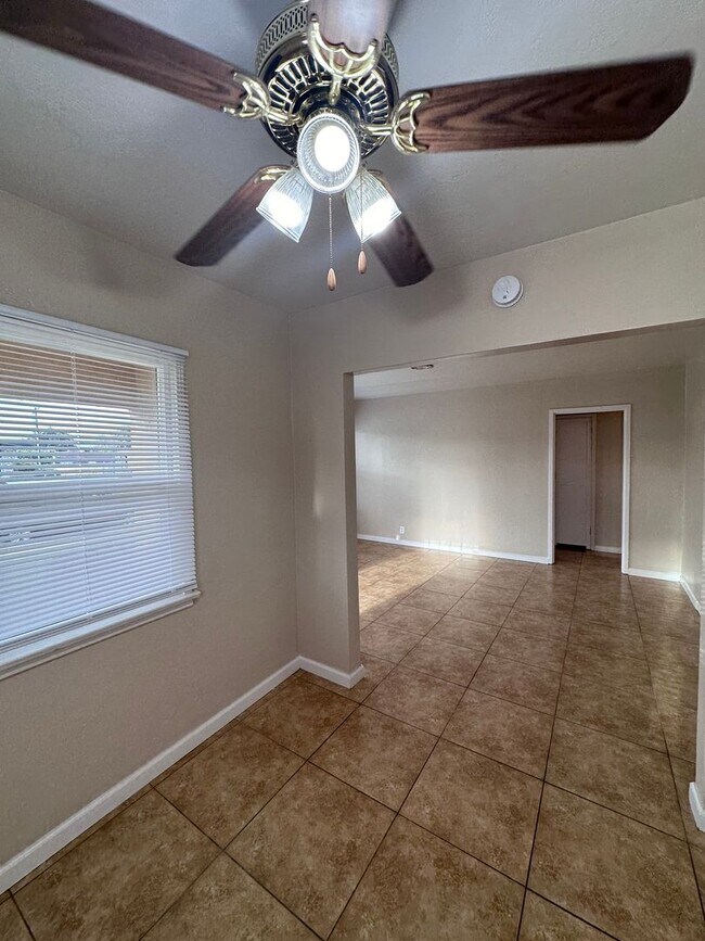 Building Photo - 2114 Brundage Ln