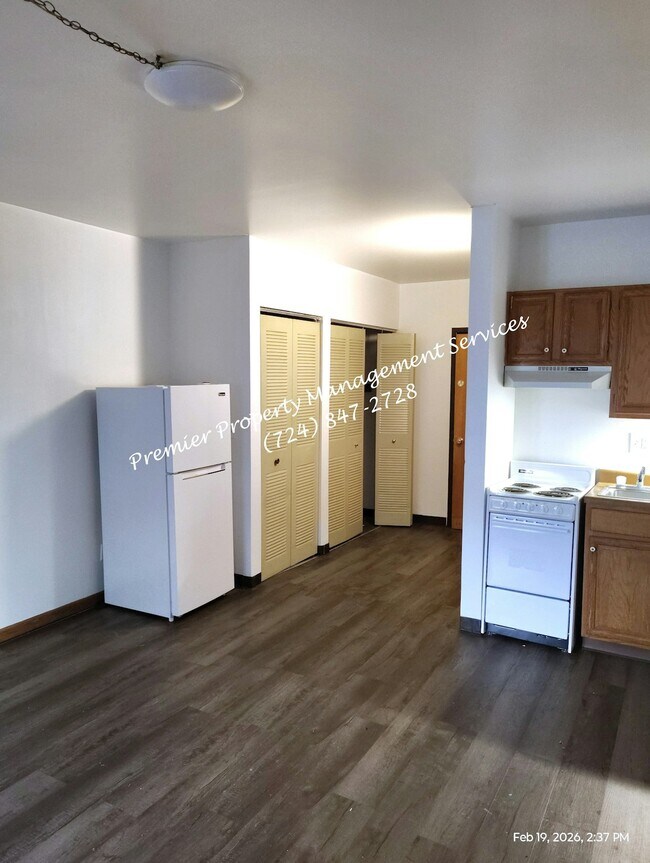 Building Photo - 518 W Cunningham St