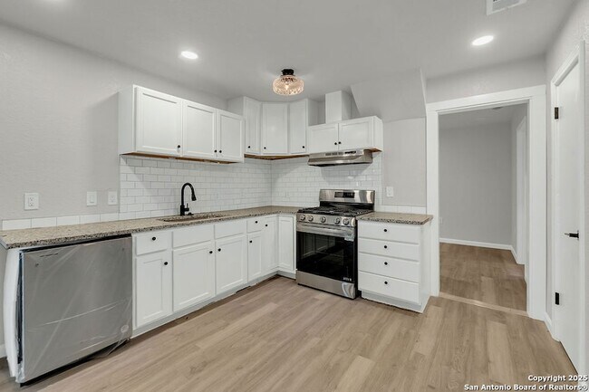 Building Photo - 9018 Ozalid Ln