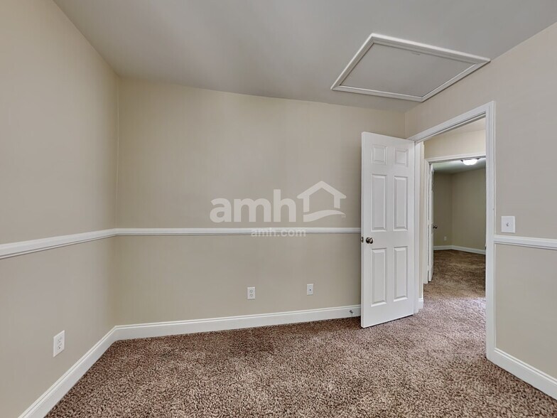 Building Photo - 284 Killarney Trl