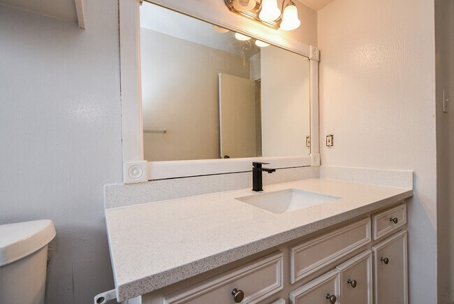 Building Photo - 6411 Teal Run Dr