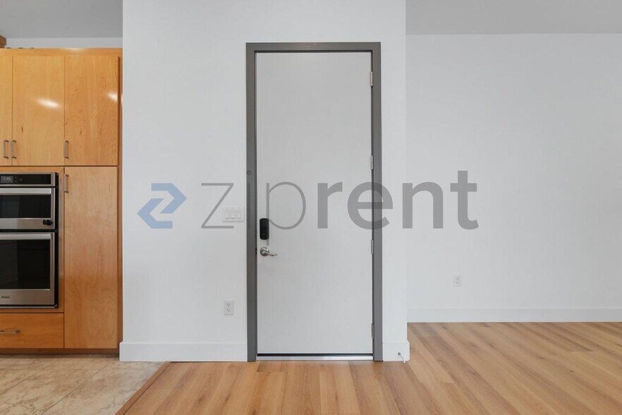 Building Photo - Unit 407