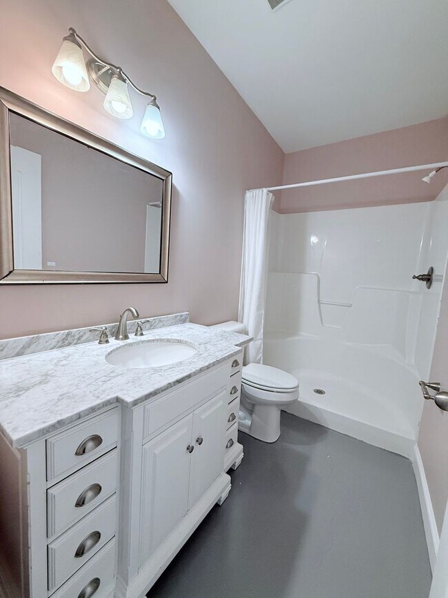 Building Photo - Beautiful Mountain Home near Cleveland