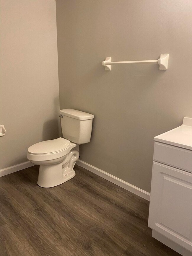 Building Photo - 822 Ronson Ave