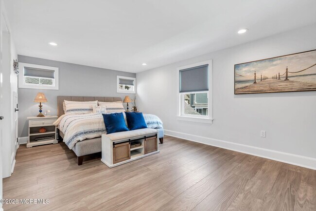 Building Photo - 502 12th Ave