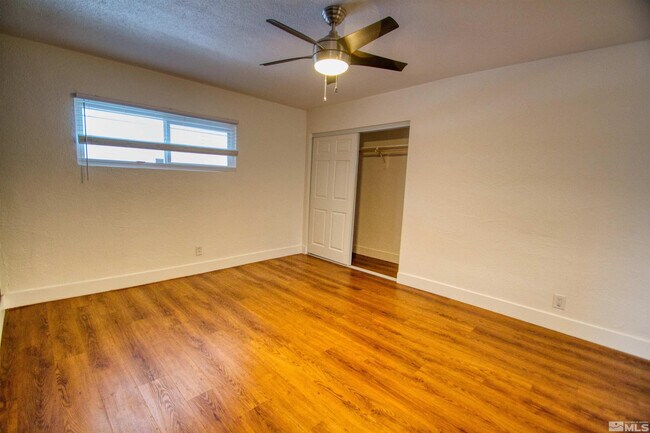 Building Photo - 550 W 10th St