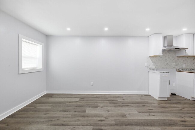 Building Photo - 2336 Clifton Ave