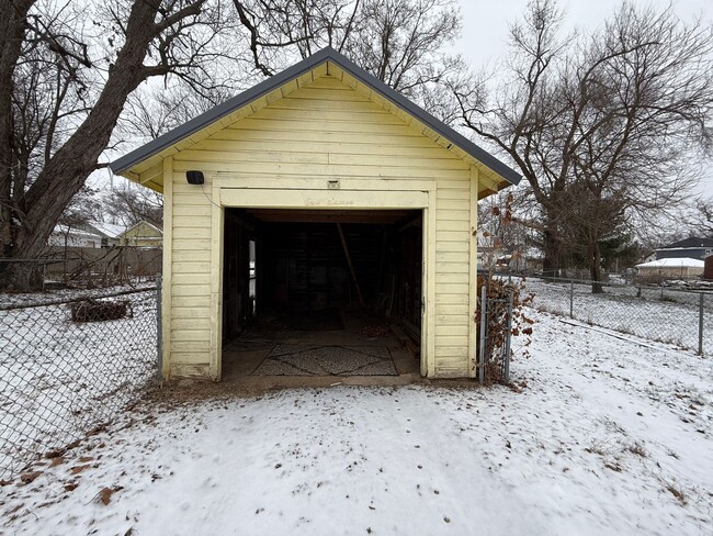 Building Photo - SINGLE-FAMILY HOME- FREE FEBRUARY RENT 2025!