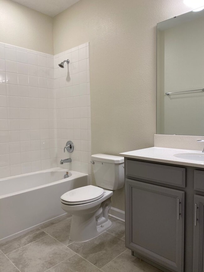 Building Photo - 3 BED 2.5 BATH TOWNHOME IN THE VISTAS AT C...