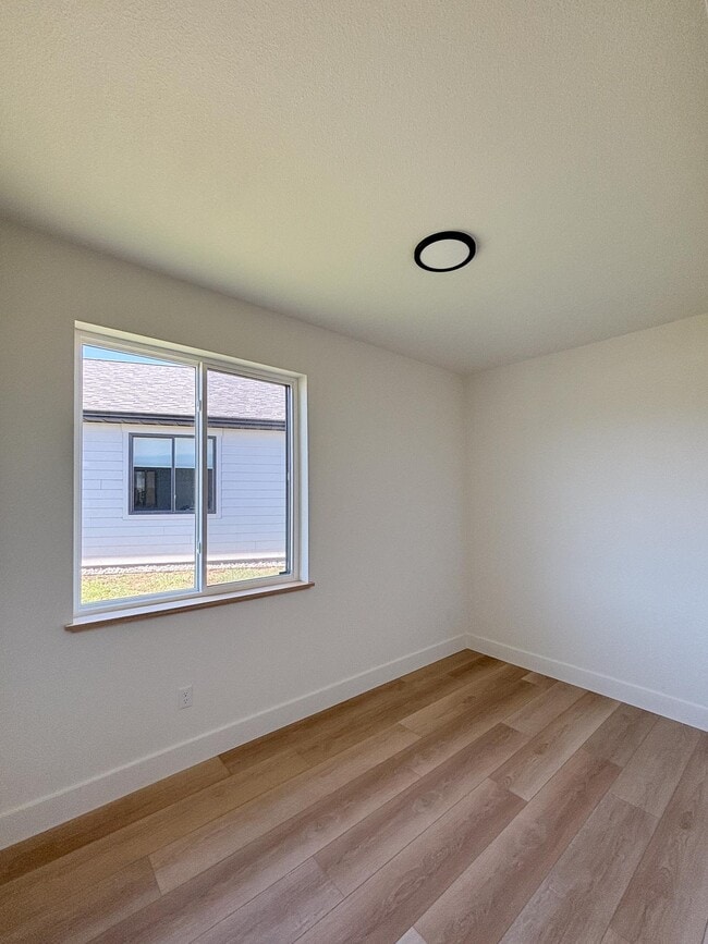 Building Photo - 1409 Windsor Dr