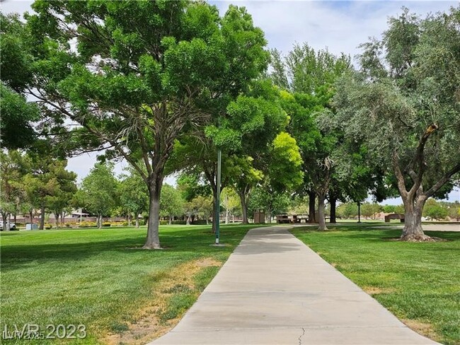 Building Photo - 285 Spring Palms St