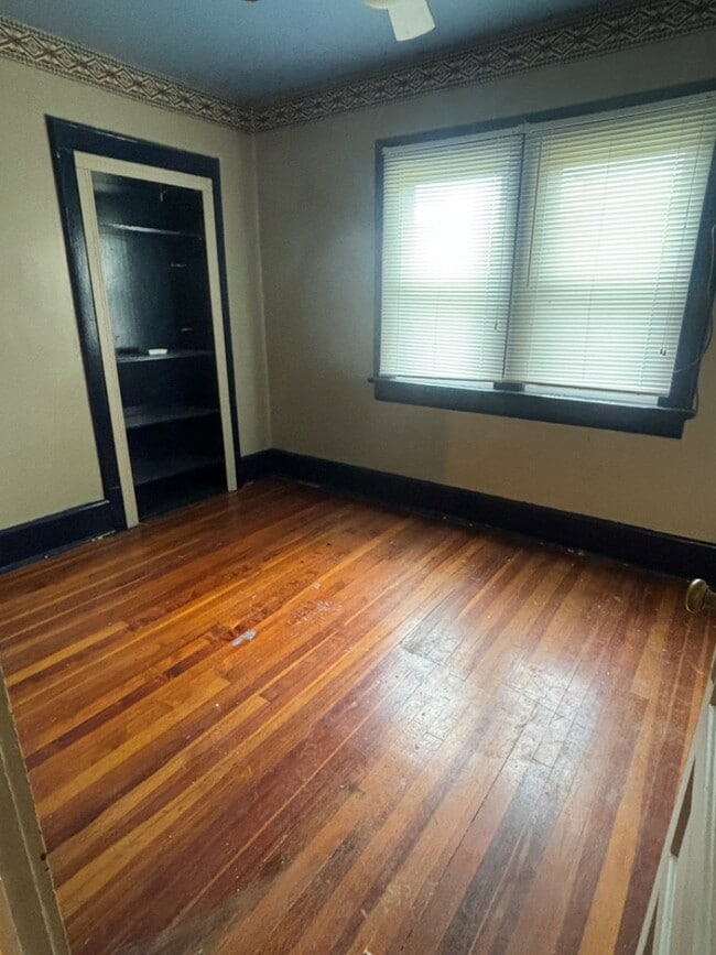 Building Photo - 106 E Sevier Ave