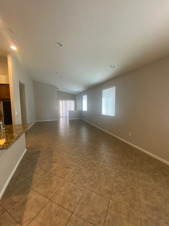 Building Photo - Spacious 4-Bed, 3-Bath Home in Southwest Las Vegas!