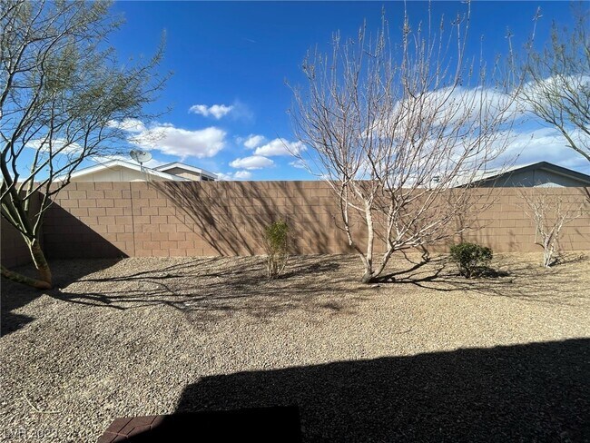 Building Photo - 2124 Del Aqua Ave