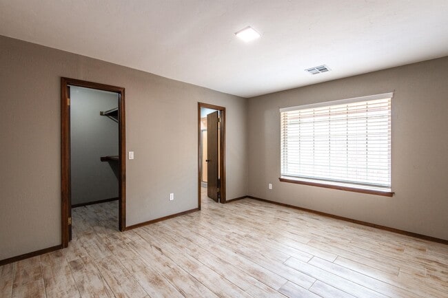 Building Photo - 1425 Venus Cir