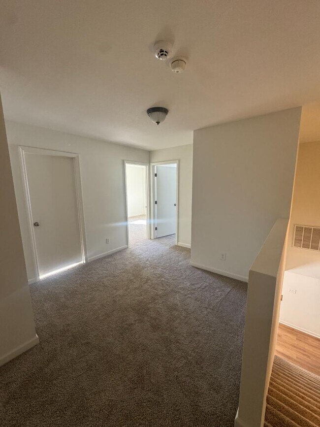 Building Photo - 172 Cloverbrook Dr