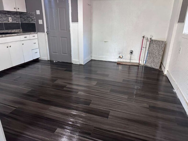 Building Photo - 5134 Hillburn Dr