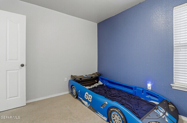 Building Photo - 14383 High Rock Dr