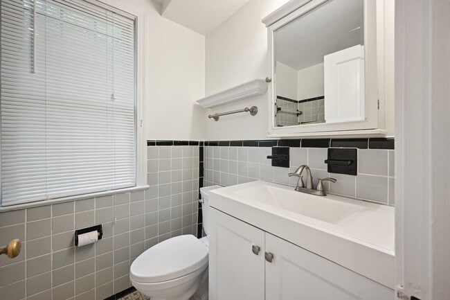 Building Photo - 2727 Ordway St NW