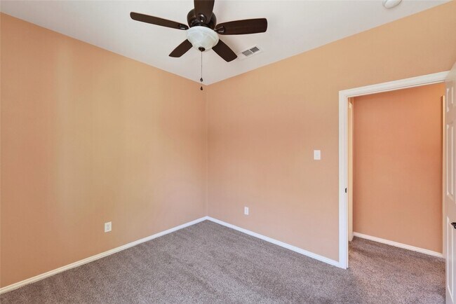 Building Photo - 417 Hackberry Dr