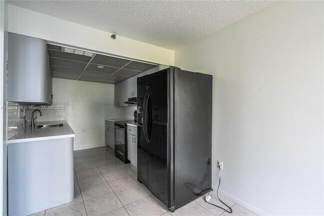 Building Photo - 17600 N Bay Rd