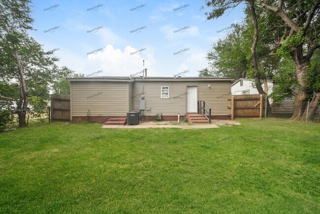 Building Photo - 4033 SW 26th St