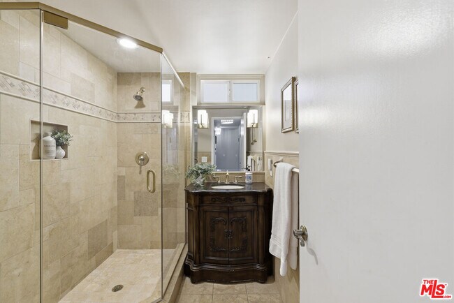 Building Photo - 5507 Bluebell Ave