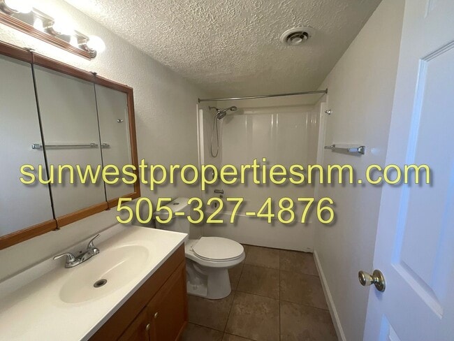 Building Photo - 2 Bed, 1 Bath Home in Bloomfield