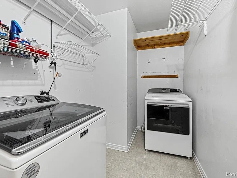 Building Photo - 4010 Linwood Ave