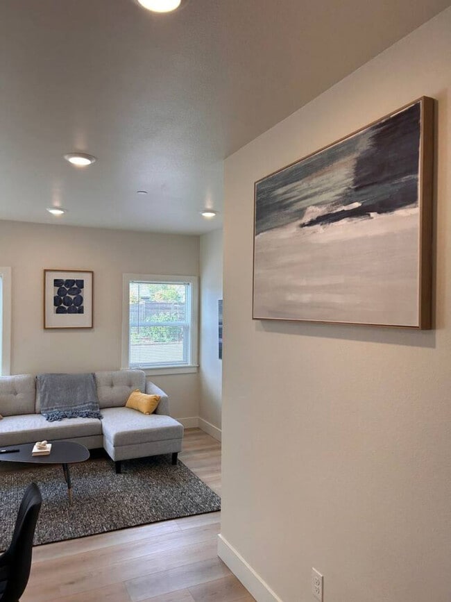 Building Photo - 3505 NE Creston Ave