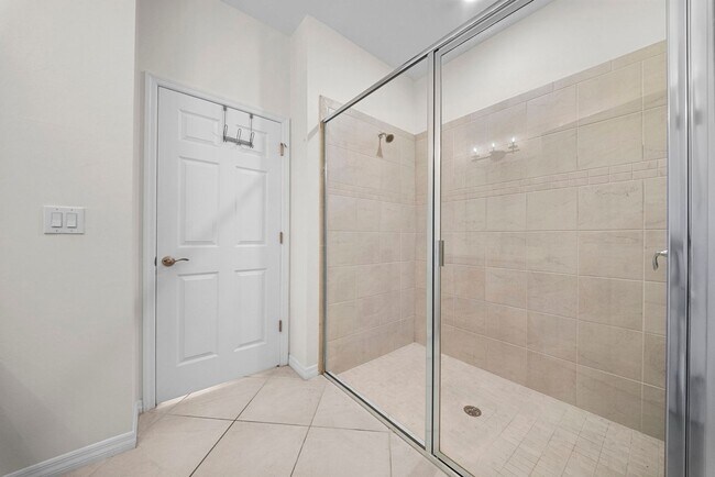 Building Photo - Georgous 3 bedrooms 2 bathroom Villa in Linsford Fort Myers