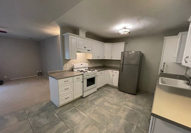 Kitchen - 4394 Fowler Ln