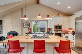 Building Photo - 1675 Sylvaner Ave