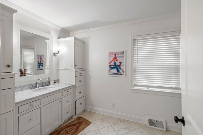 Building Photo - 3BD/3BA PLUS LOFT AND DETACHED ADU Located in SOUTH WINDAMERE-Available May 1, 2026!