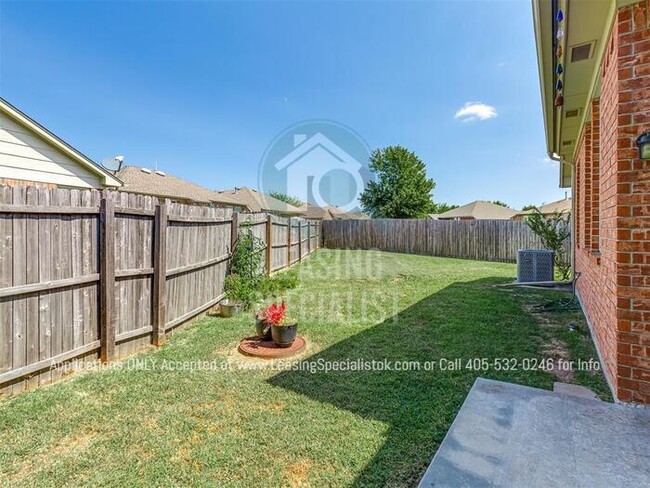 Building Photo - Spacious Southwest OKC 3 Bed 2 Bath Home W...