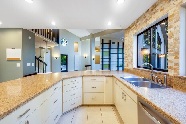 Building Photo - 150 Kelly Ln