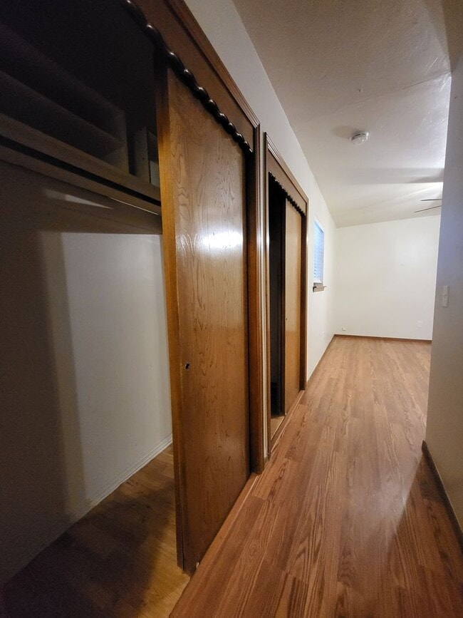 Building Photo - (3) Bed/(2) Bath in Southern Hills w/ (2) Living Areas and Storm Shelter!