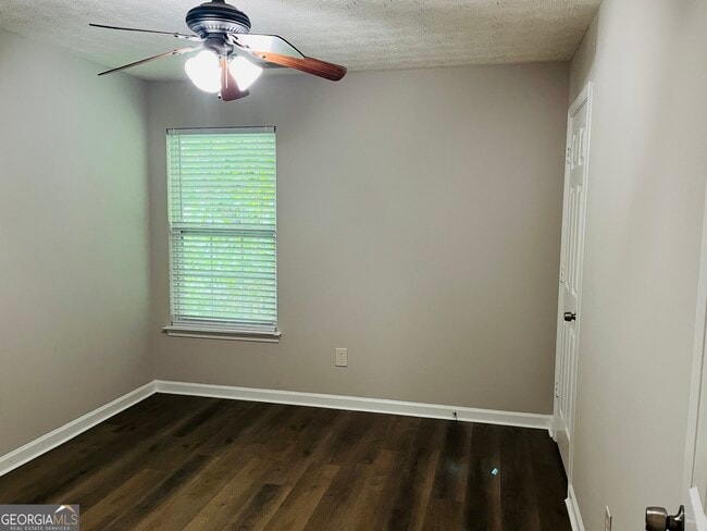 Building Photo - 4014 Carisbrook Dr