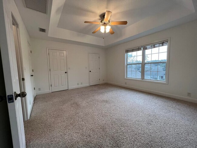 Building Photo - 408 Maple St