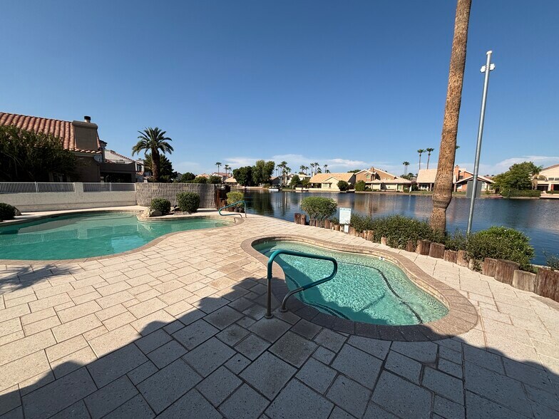 Building Photo - 517 S Paradise Dr