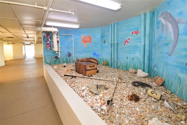 Building Photo - 690 Island Way