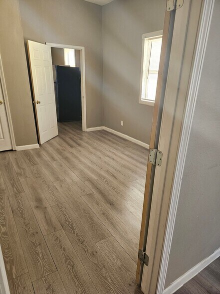 Building Photo - 2615 S Johnson St