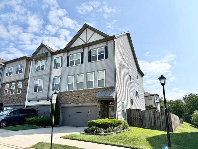 Building Photo - COLONIAL FORGE TOWNHOUSE - STAFFORD (END UNIT)
