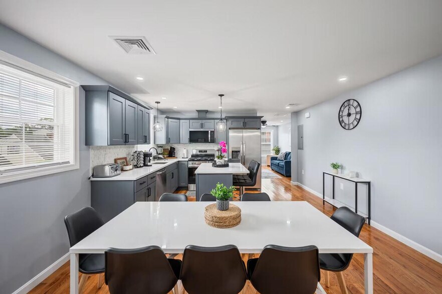 Building Photo - 109 Flora St