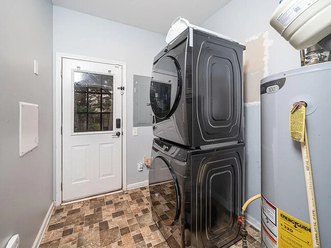 Building Photo - Earn Wealth While Leasing - Like a Homeown...