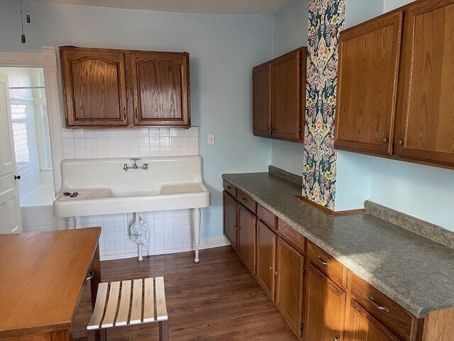 Building Photo - 122 Elgin Ave