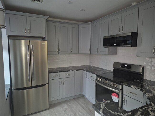Primary Photo - 209 Endicott St